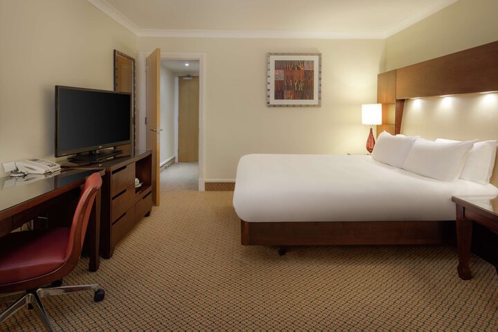 Room 27 of 204