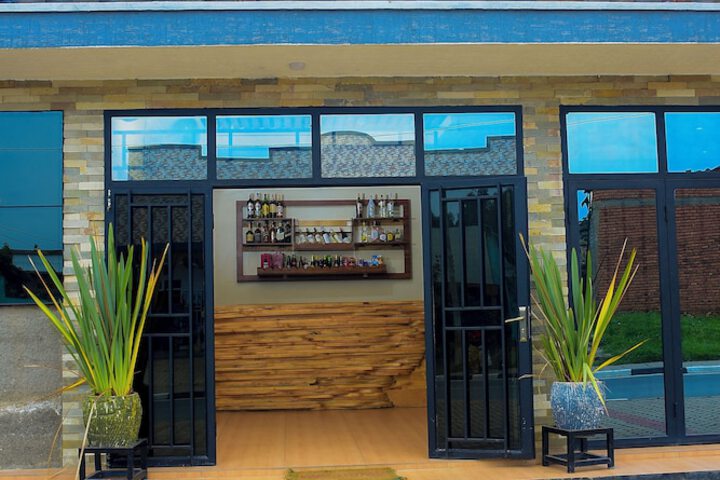 Rond Point Gorilla Boutique - Kinigi