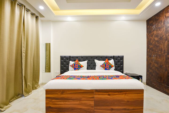 Room 18 of 28