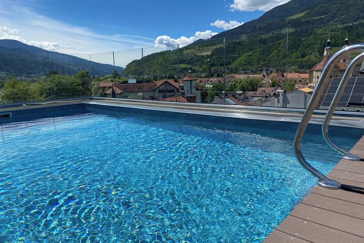 Pools & Facilities