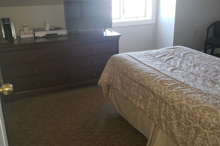 Room 6 of 27
