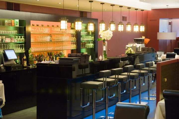 Lounge 15 of 19