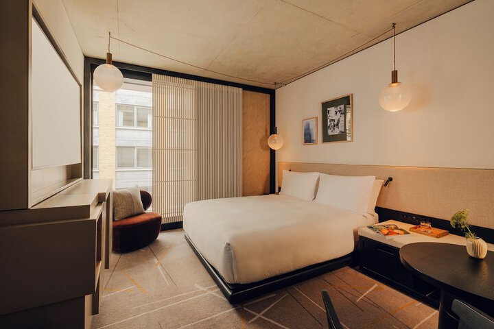 Room 20 of 102
