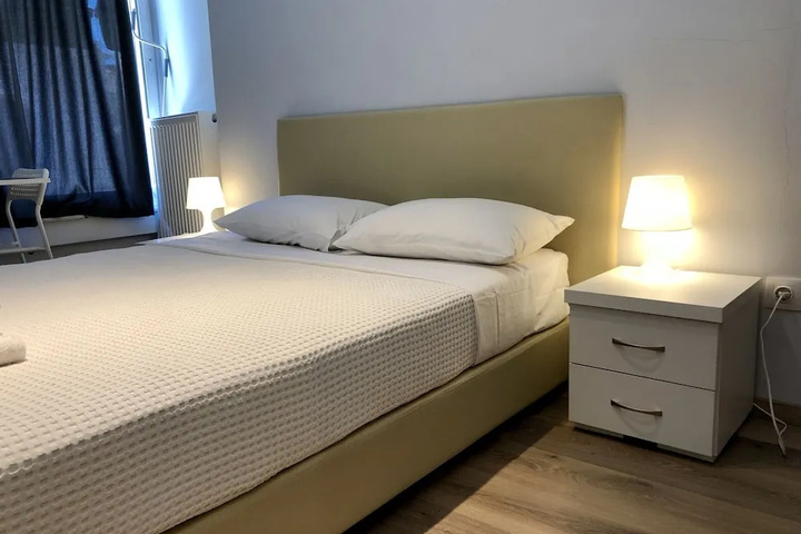Room 5 of 12