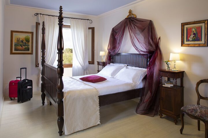Room 7 of 65