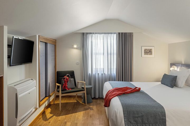 Room 30 of 61