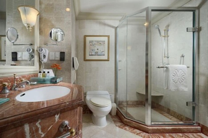 Room 15 of 21