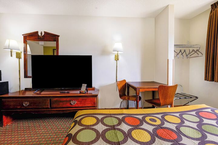 1 Queen Bed (33 of 33)