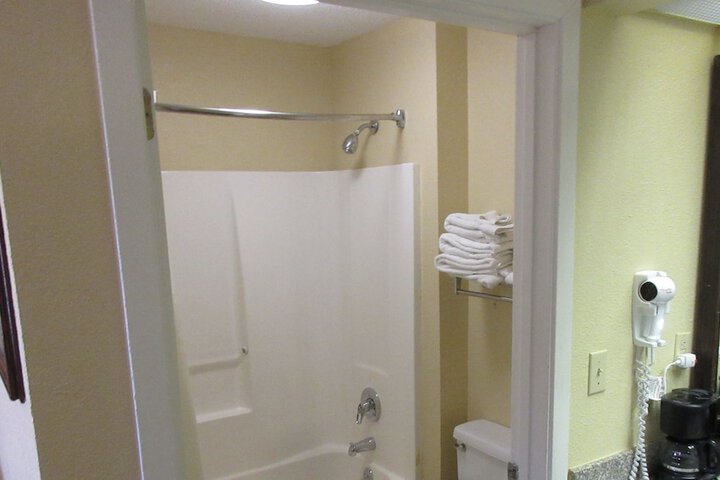 2 Double Beds (3 of 9)