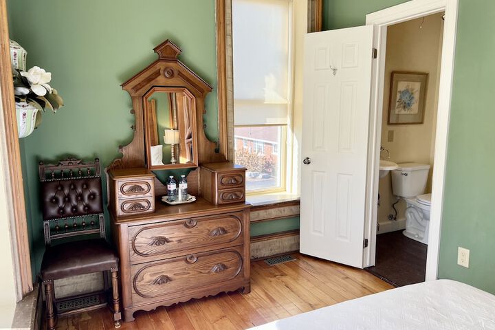 Room 8 of 40
