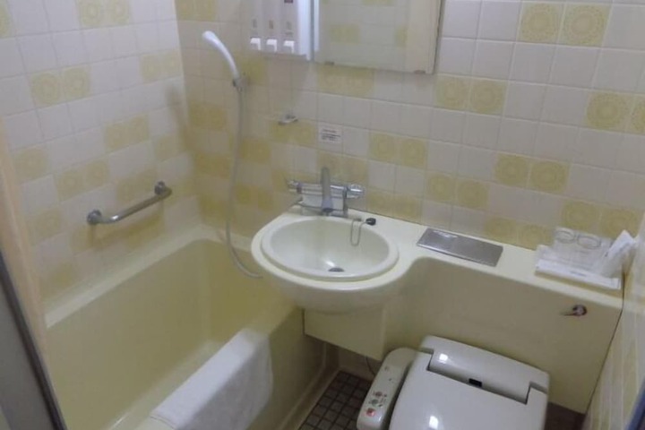 Room 12 of 16