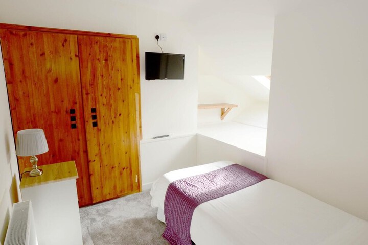 Room 12 of 25