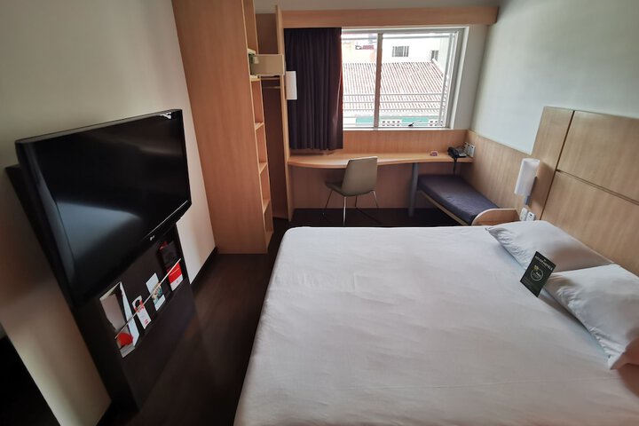Room 6 of 32