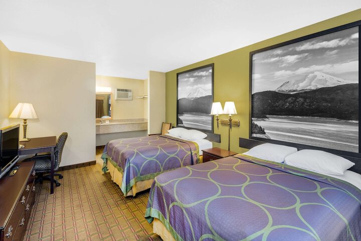 1 Queen Bed (24 of 26)