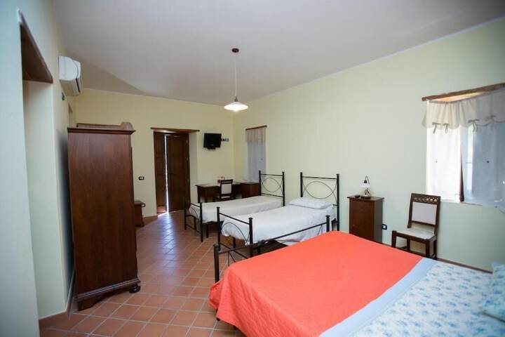 Room 3 of 39