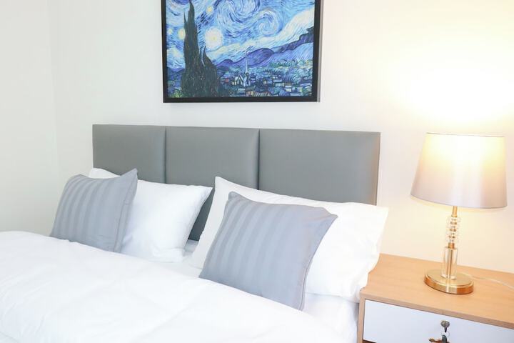 Room 3 of 76