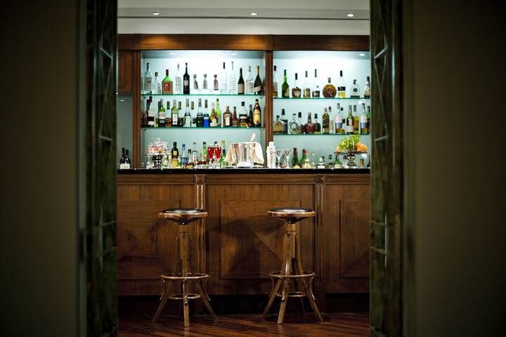 Lounge 62 of 104