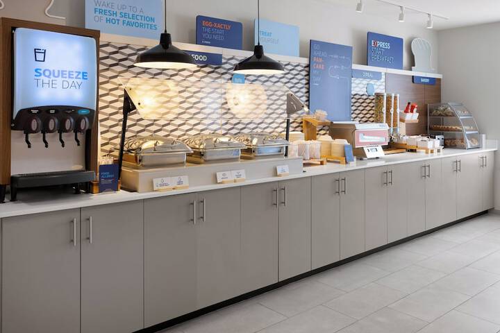 Breakfast/Coffee Service 31 of 37