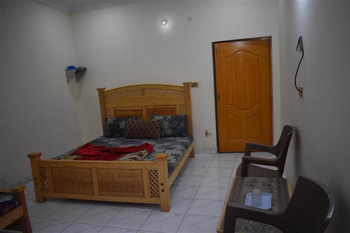 Room 4 of 10