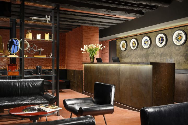 Entrance & Lobby