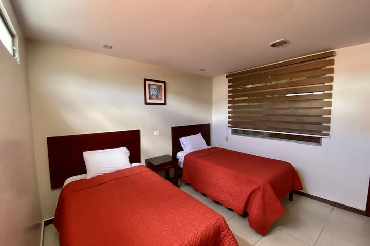 Room 9 of 33