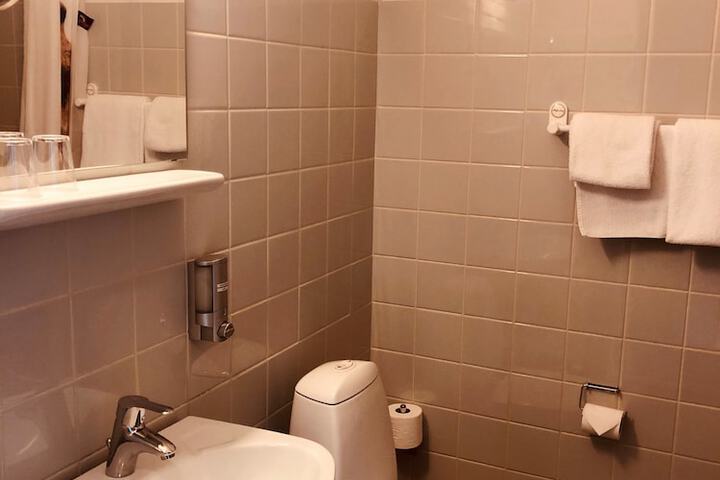 Room 34 of 57