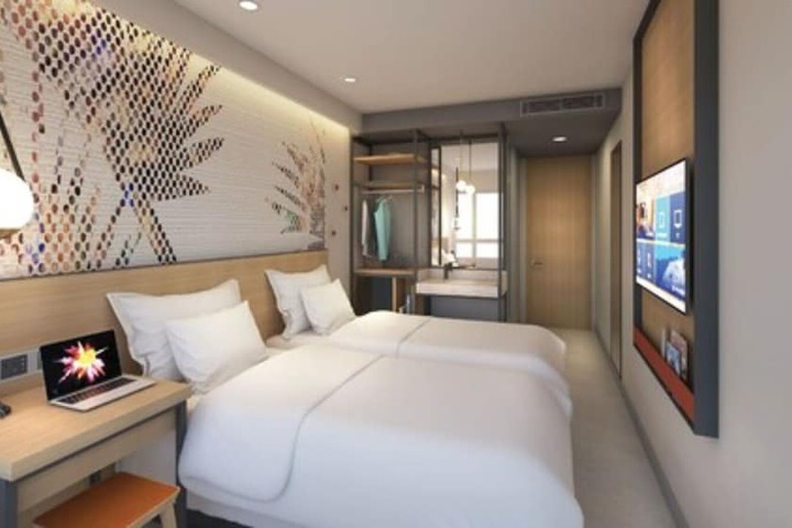 Room 7 of 15