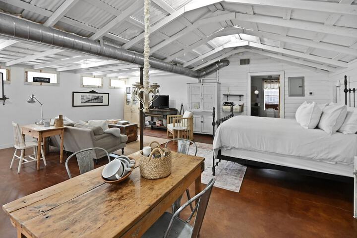 Room 2 of 38