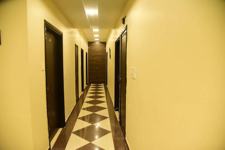 Ballroom/Hall 112 of 128