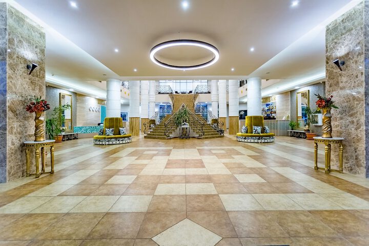 Hotel 2 of 115