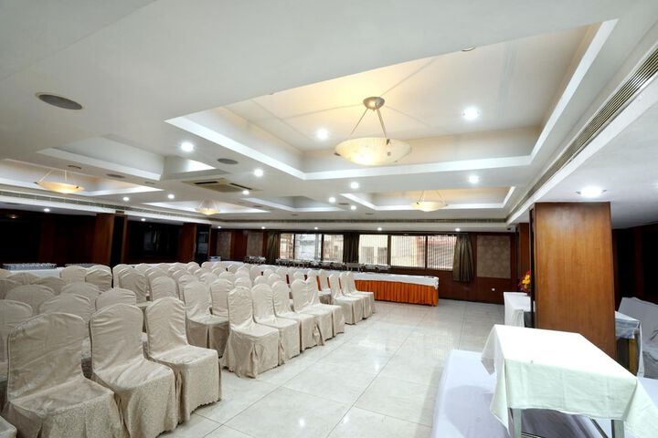 Ballroom/Hall 27 of 41