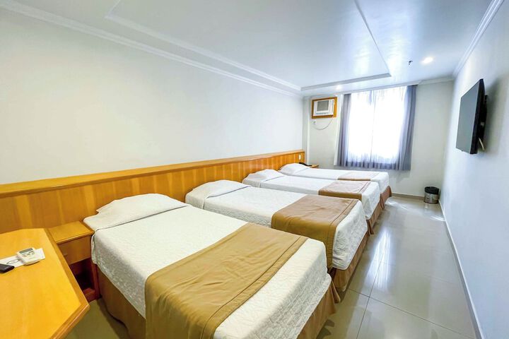 Room 33 of 72
