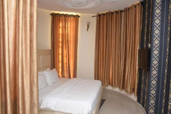 Room 5 of 19