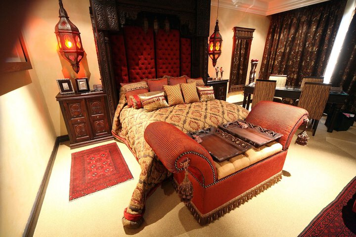 Room 14 of 66
