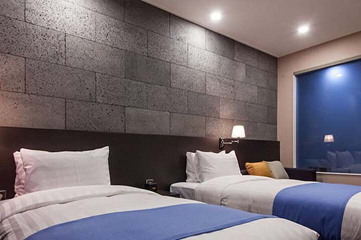 Room 9 of 21