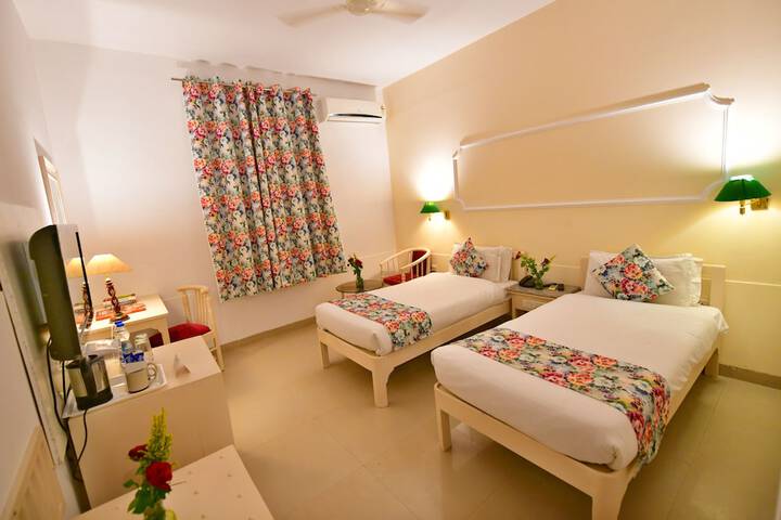 Room 4 of 44