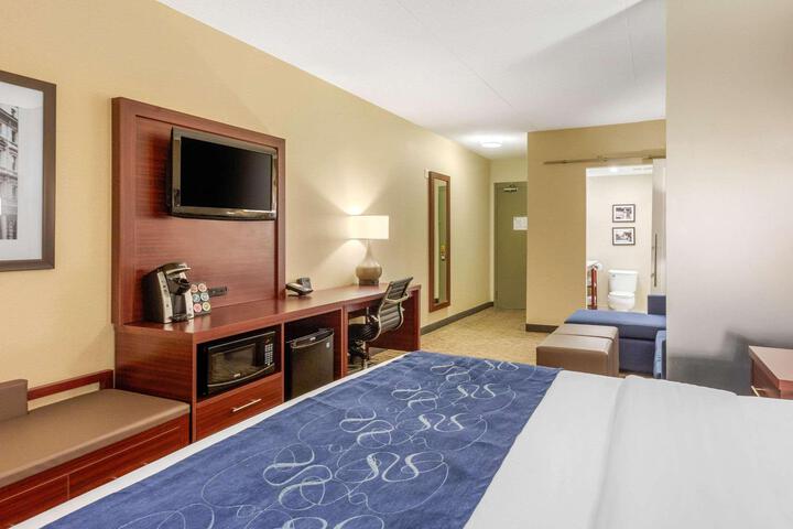 Hotel Suite Photo