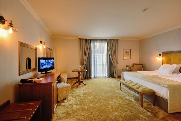 Room 8 of 55