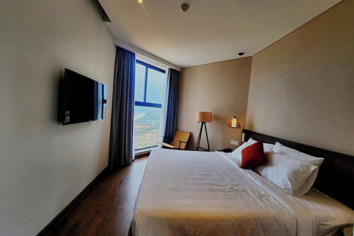 Room 20 of 97
