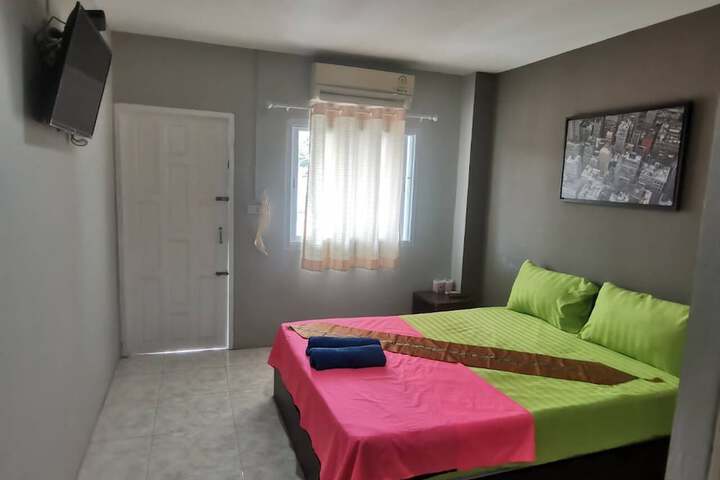 Room 2 of 37