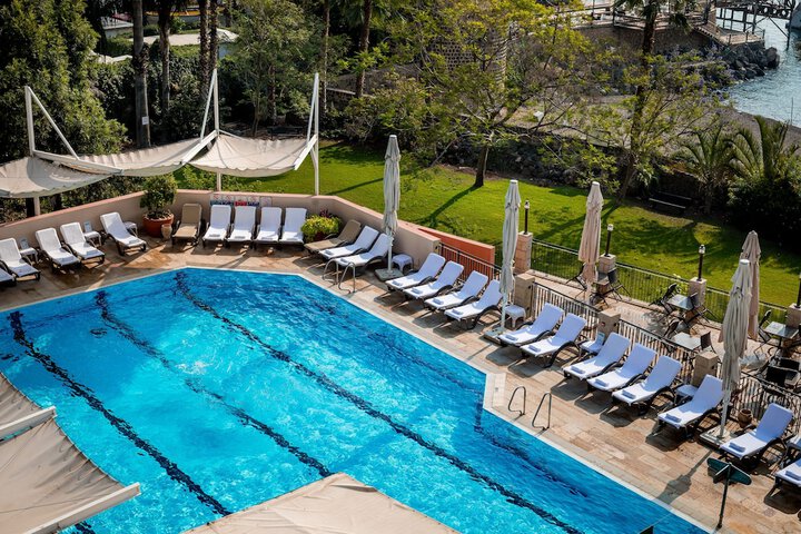 Pool 44 of 177