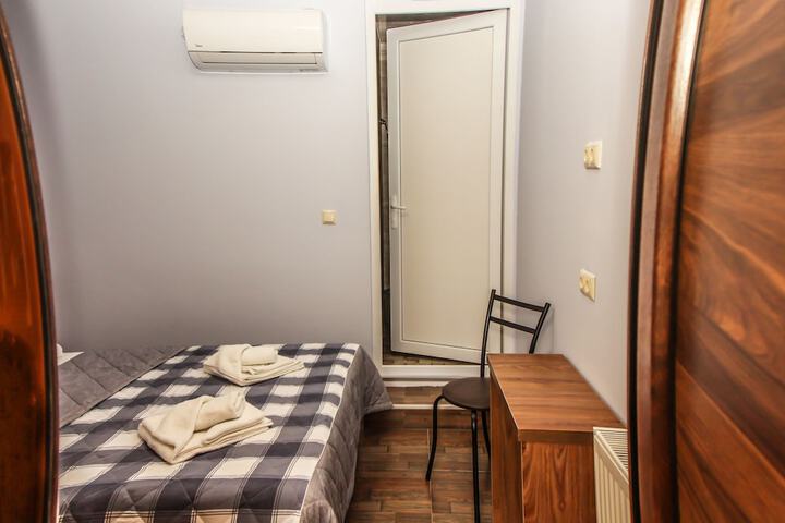 Room 16 of 26