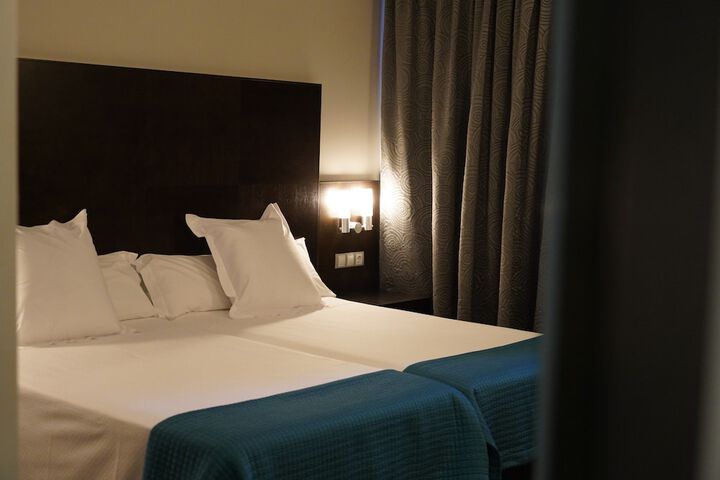 Room 11 of 48