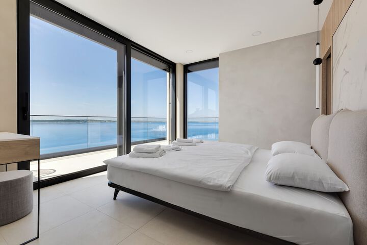 Room 2 of 28