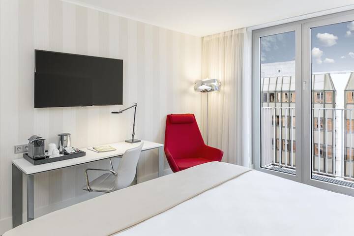 Room 32 of 50