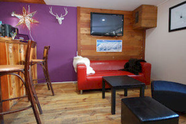 Lounge 21 of 38