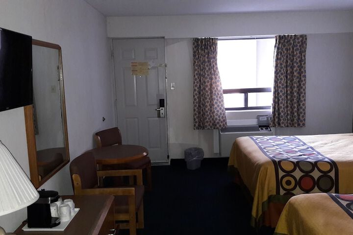 2 Queen Beds (2 of 11)