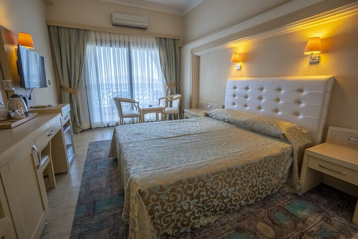 Room 52 of 177