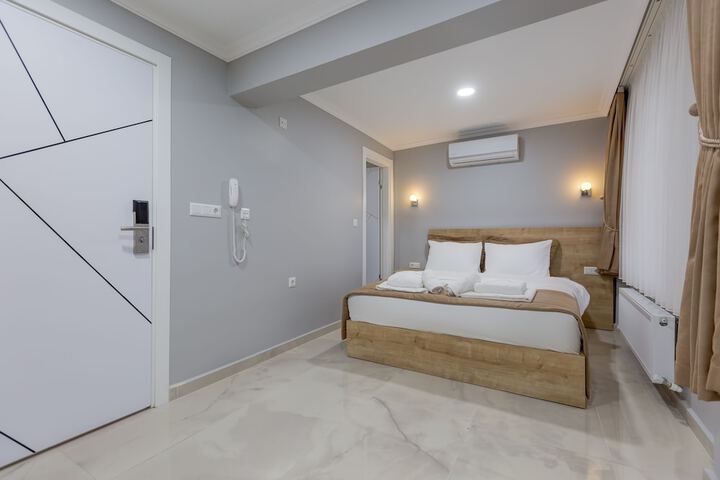 Room 9 of 42