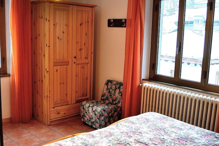 Room 11 of 35